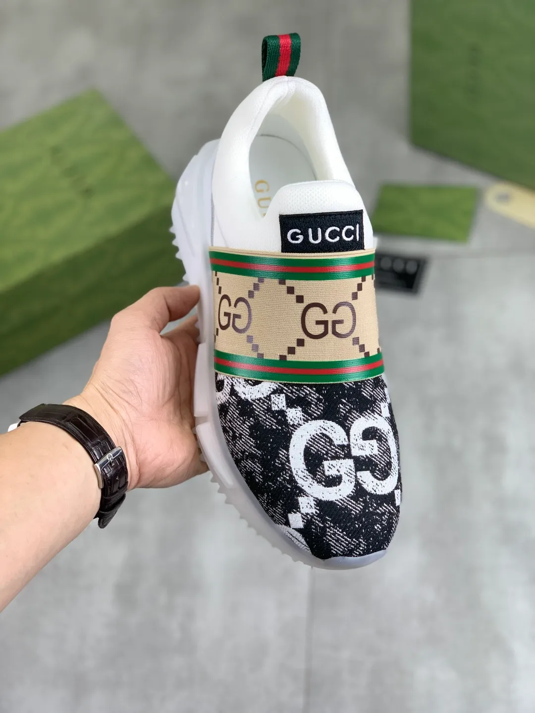 Men's shoes 💰P460💰[New style]🆘 Gucci [GUCCI] classic fashion high-top men's shoes, synchronized with counters, exquisite workmanship, exquisite color matching, the upper is made of original soft double G calfskin Gucci webbing ➕ first-layer pigskin lining ➕ pigskin feet The lasts made according to the original version are quite attractive both on the foot and in the placement. There is no need to comment on the good ones. They are absolutely versatile. Number of sizes: 38-44, 3️⃣colors🉑️ to choose from.